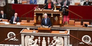 France’s Government Falls: Historic No-Confidence Vote Shakes the Fifth Republic